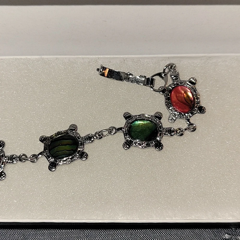 Turtle Link Rainbow Abalone Shell 6.5" Silvertone Clasp Bracelet, Vintage - Picture 3 of 4